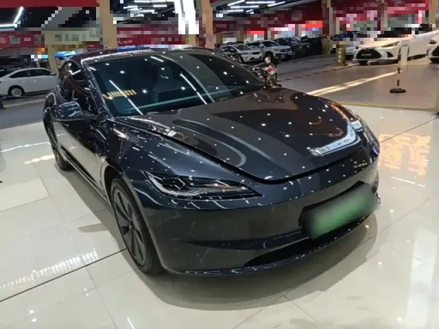 Tesla Model 3 — Фото автомобиля 3