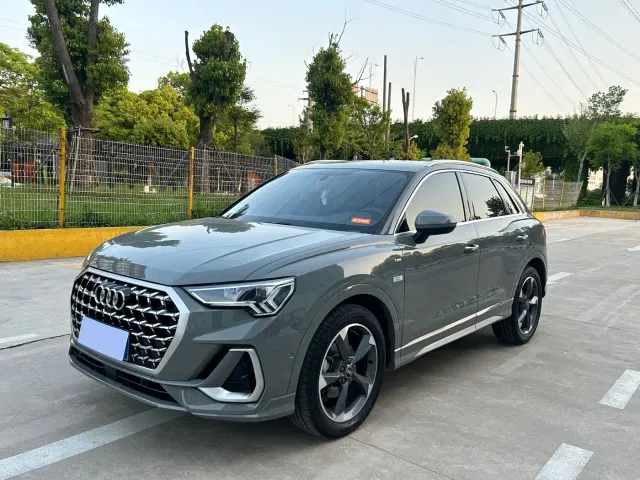 Фотография автомобиля — Audi Q3