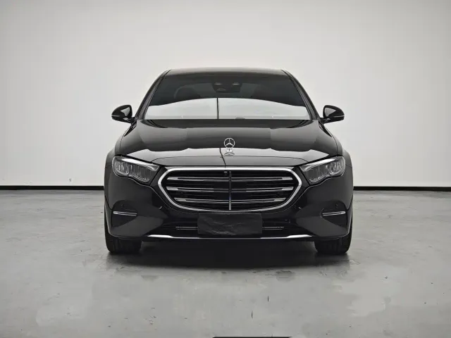 Mercedes-Benz E-Class — Фото автомобиля 2