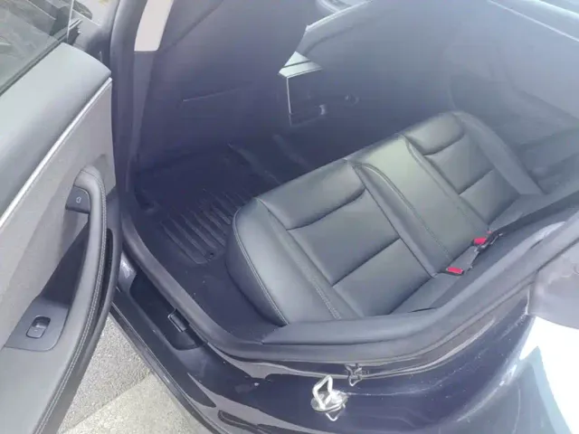 Tesla Model 3 — Фото автомобиля 16