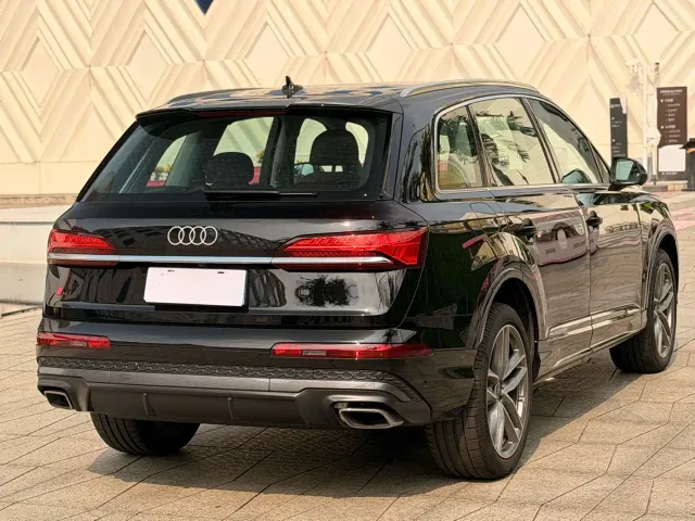 Audi Q7 — Фото автомобиля 6