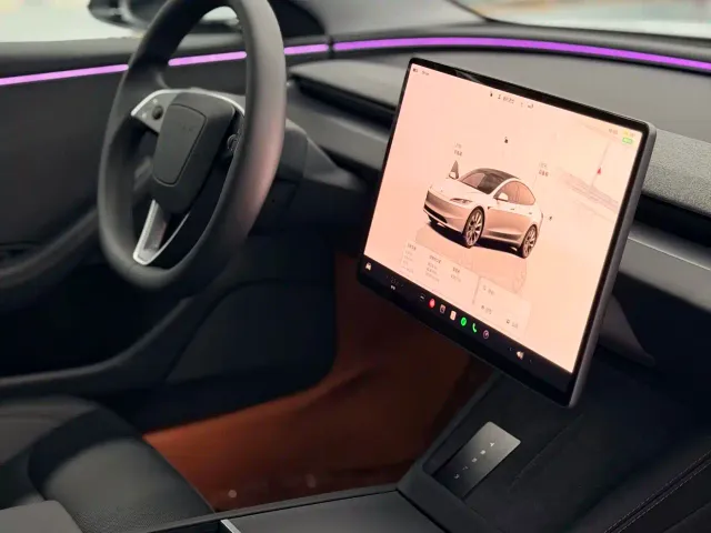 Tesla Model 3 — Фото автомобиля 14