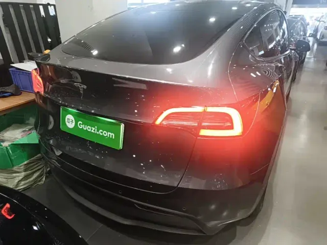 Tesla Model Y — Фото автомобиля 5