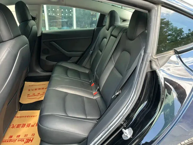 Tesla Model 3 — Фото автомобиля 6