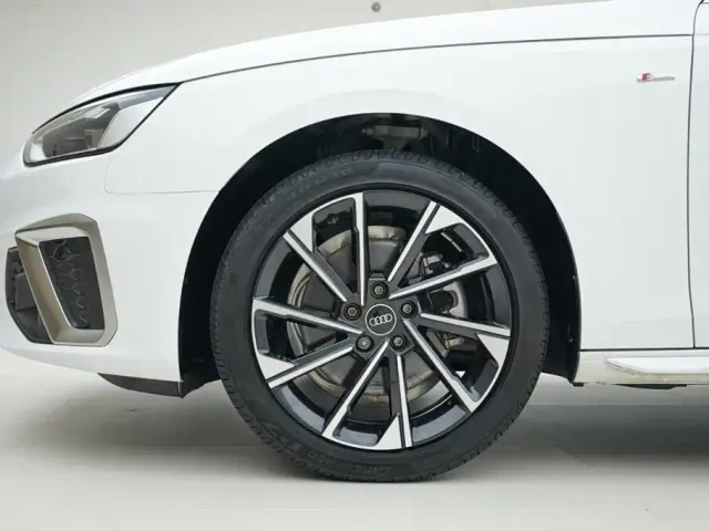 Audi A4L — Фото автомобиля 14