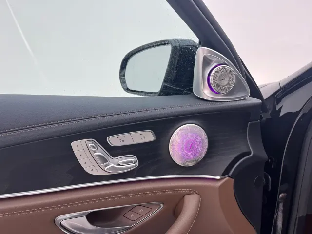 Mercedes-Benz E-Class — Фото автомобиля 5