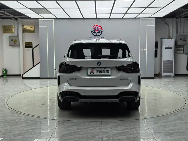 BMW iX3 — Фото автомобиля 14