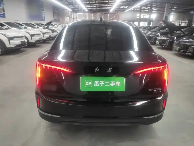 Hongqi E-QM5 — Фото автомобиля 5