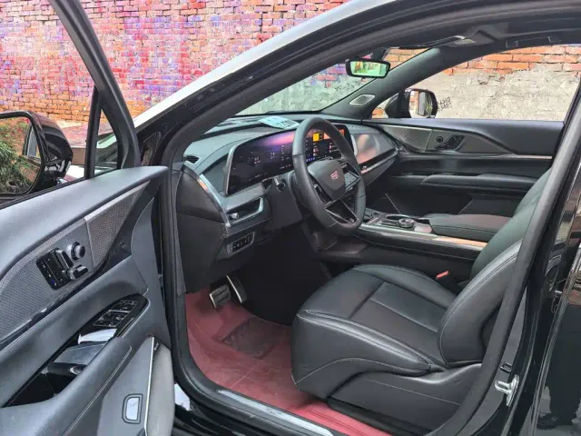 Cadillac XT5 — Фото автомобиля 8