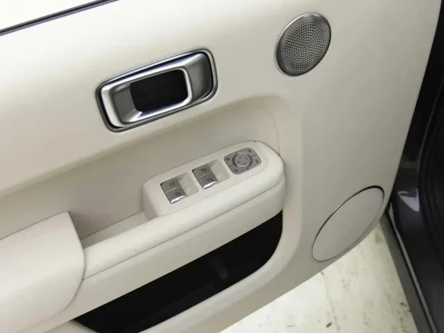 Li Auto L8 — Фото автомобиля 13
