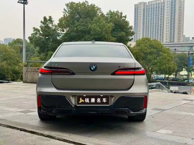 BMW i7 — Фото автомобиля 4