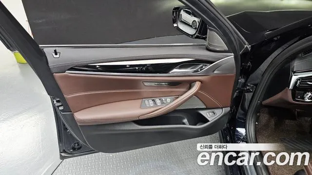 BMW 5 Series G30 — Фото автомобиля 13