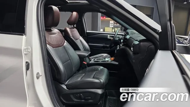 Ford Explorer Explorer 6 поколение 3.0 Platinum 4WD — Фото автомобиля 9