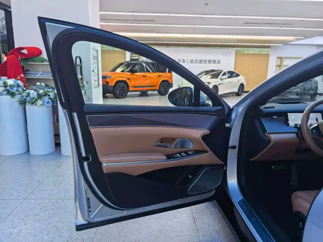 BYD Han L — Фото автомобиля 5
