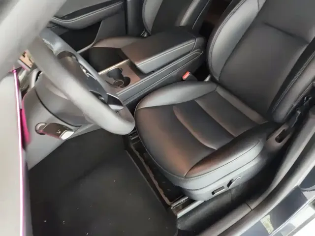 Tesla Model Y — Фото автомобиля 11