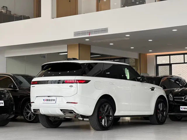 Land Rover Range Rover Sport — Фото автомобиля 3