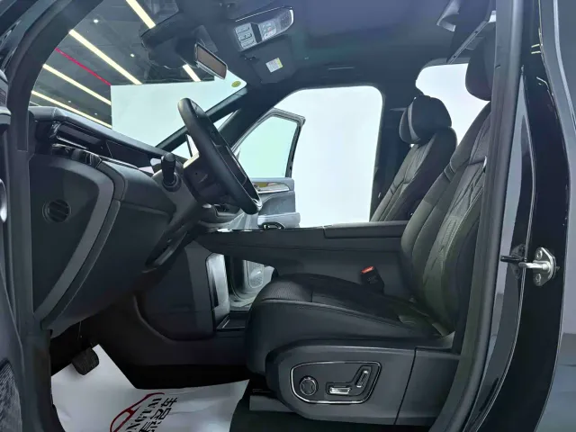 ZEEKR Zeekr 009 2024 6-Seat Executive AWD Version 140kWh — Фото автомобиля 4