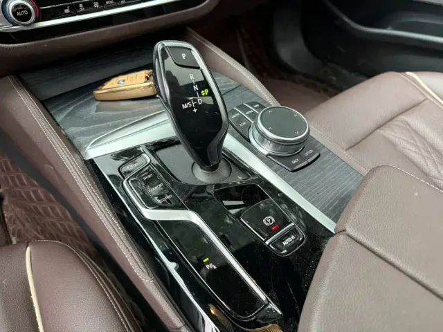 BMW 5 Series — Фото автомобиля 9