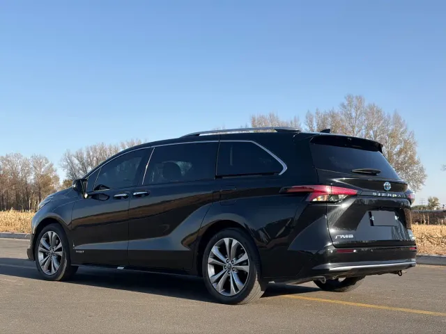 Toyota Sienna — Фото автомобиля 6