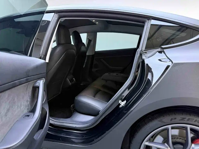 Tesla Model 3 — Фото автомобиля 14