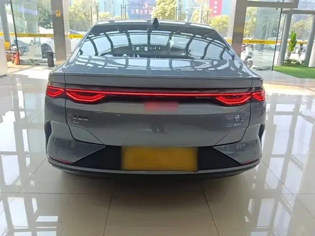 BYD Qin L — Фото автомобиля 5