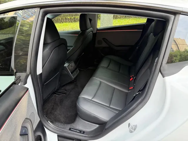 Tesla Model 3 — Фото автомобиля 9
