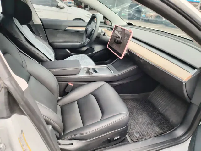 Tesla Model 3 — Фото автомобиля 11
