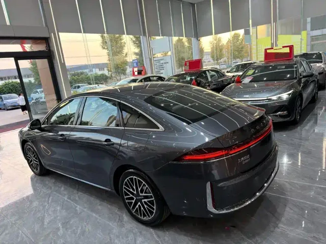 Roewe M7 DMH — Фото автомобиля 5