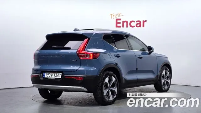 Вольво XC40 B4 Ultimate Bright — Фото автомобиля 2