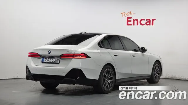 BMW 5-Series — Фото автомобиля 2