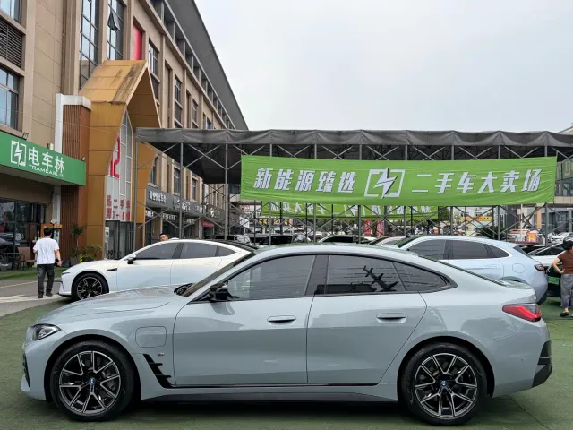 BMW i4 — Фото автомобиля 3