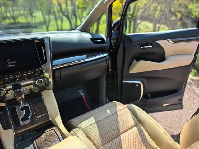 Toyota Vellfire 2021 Crown Hybrid 2.5L HV Supreme Edition — Фото автомобиля 14