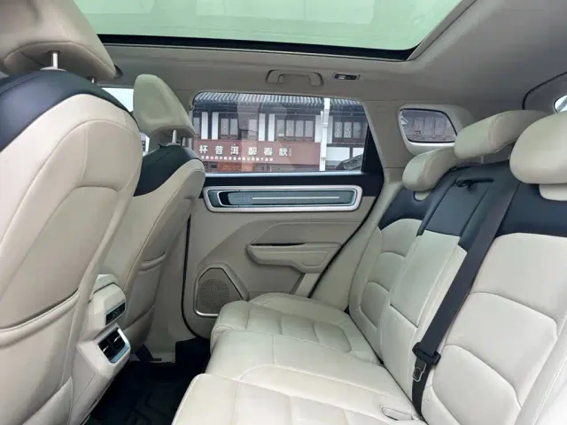 Geely ICON — Фото автомобиля 12