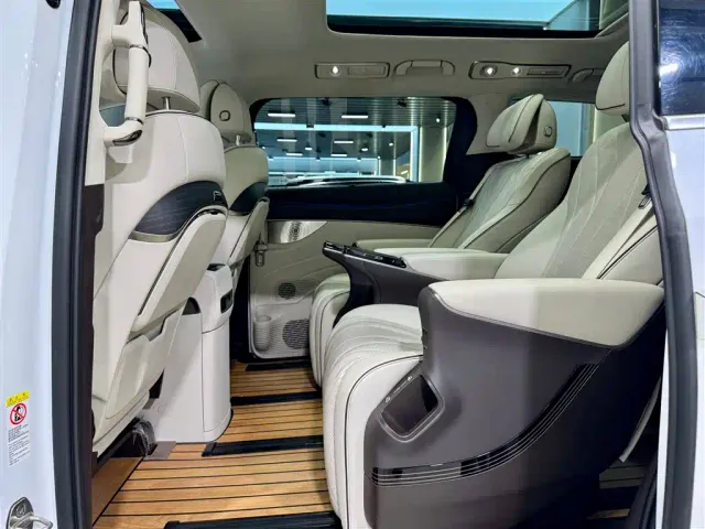 Denza D9 — Фото автомобиля 17