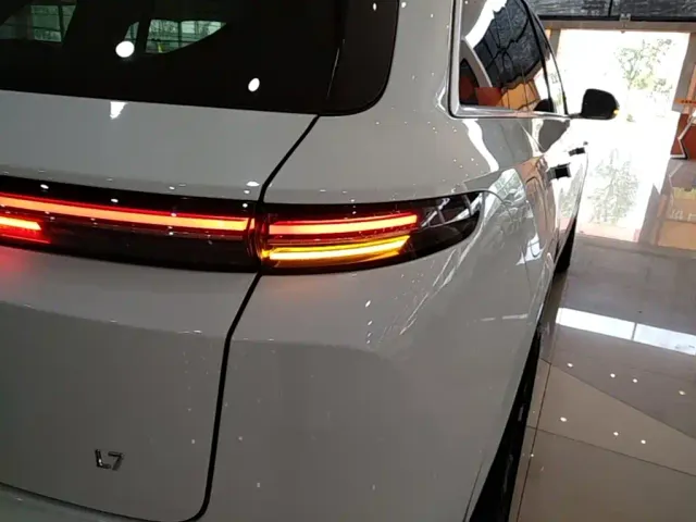 Li Auto L7 — Фото автомобиля 7