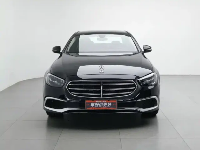 Mercedes-Benz E-Class — Фото автомобиля 3