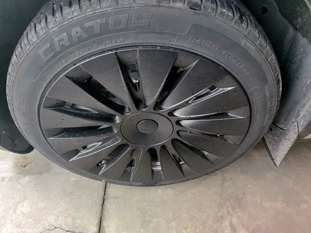 Tesla Model Y — Фото автомобиля 22