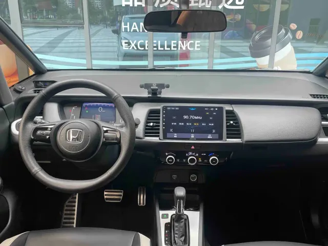 Honda Fit — Фото автомобиля 12