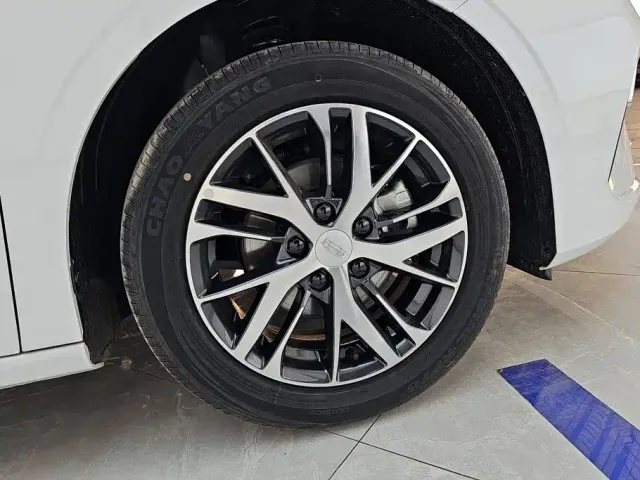 Geely Emgrand — Фото автомобиля 6