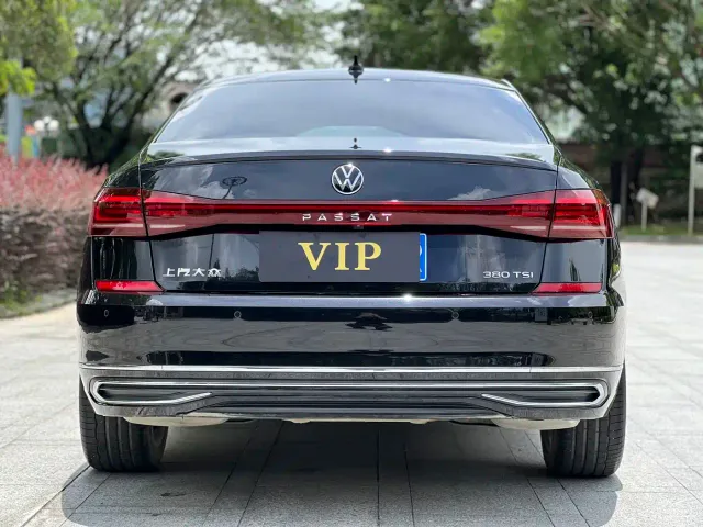 Volkswagen Passat — Фото автомобиля 16