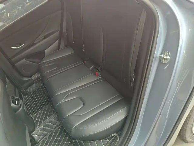 Hyundai Elantra — Фото автомобиля 16