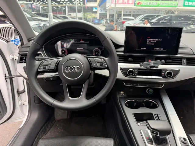 Audi A4L — Фото автомобиля 14