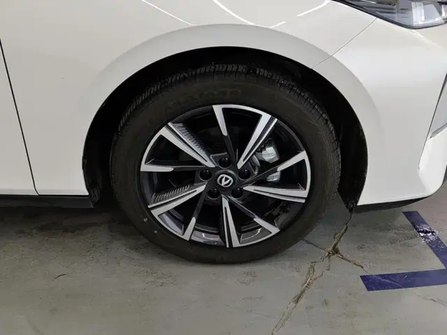 Changan Eado — Фото автомобиля 6