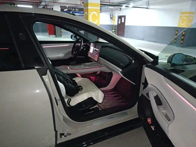 Xiaomi SU7 — Фото автомобиля 17