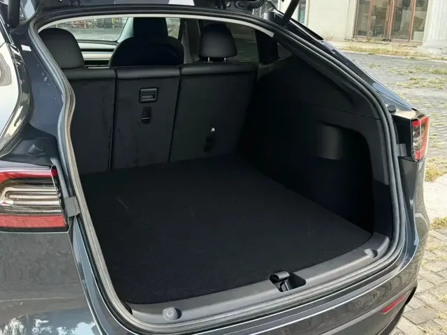 Tesla Model Y — Фото автомобиля 15