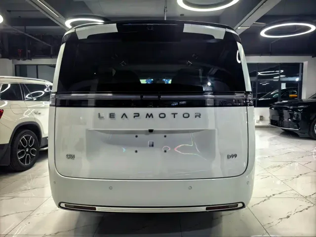 Leapmotor D19 — Фото автомобиля 8