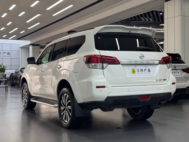 Nissan Terra — Фото автомобиля 6