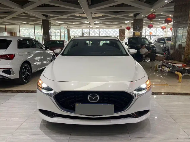 Mazda Axela — Фото автомобиля 2