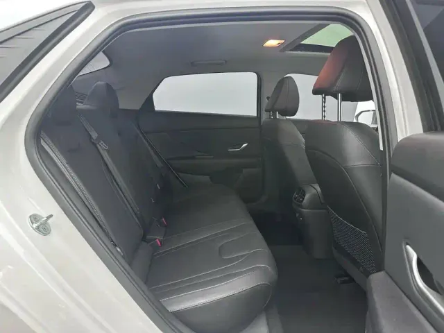 Hyundai Elantra — Фото автомобиля 13