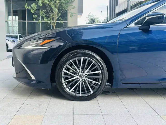 Lexus ES — Фото автомобиля 21
